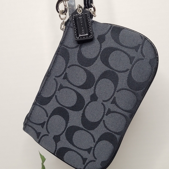 Coach Signature Corner Zip Wristlet With Black Jacquard Fabric Graphics - Picture 4 of 6